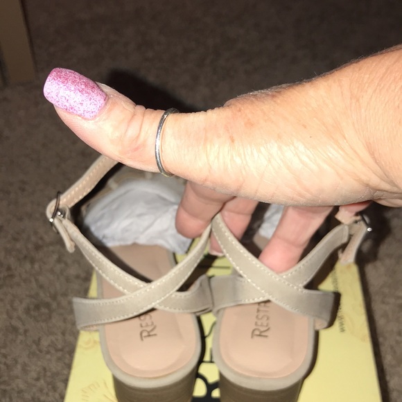 Restricted healed sandal. NWT - Picture 3 of 7